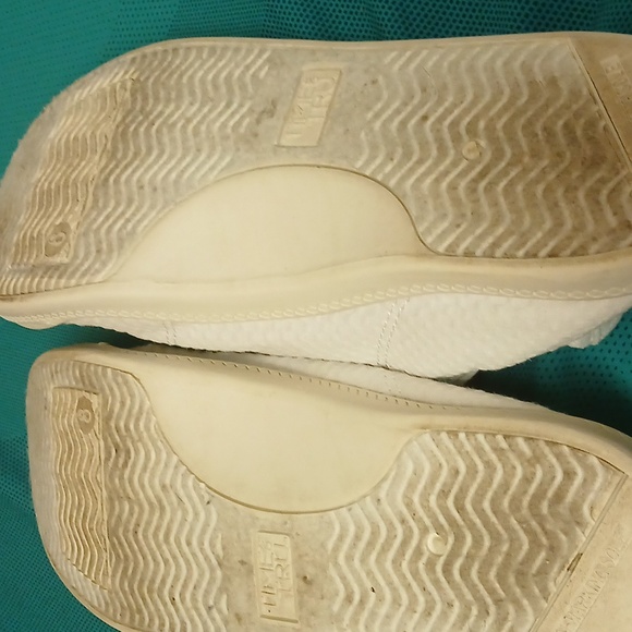 Time and Tru White Casual Lace-Up Sneakers Size 8 With Memory Foam Insoles. - Picture 7 of 8